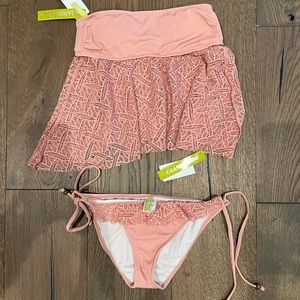 Nwt two piece swimsuit. Small top and medium bottoms. Gianni bini brand.